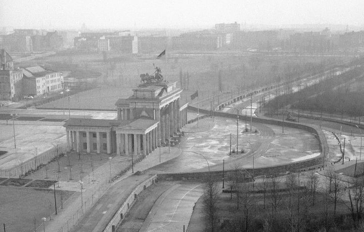 Бранденбургские-Ворота-Берлинская-Стена