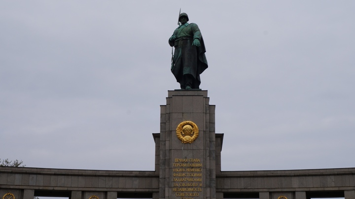 Мемориал-советским-воинам-Тиргартен-Берлин