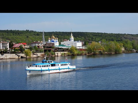 Волжские пейзажи: вид с теплохода во время круиза Казань-Самара