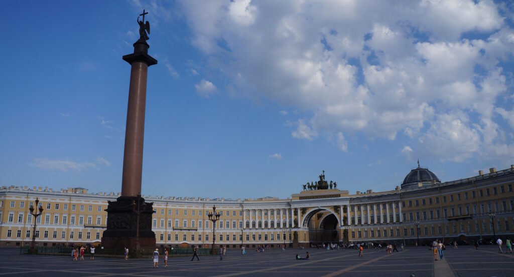 Дворцовая площадь и Александровская Колонна