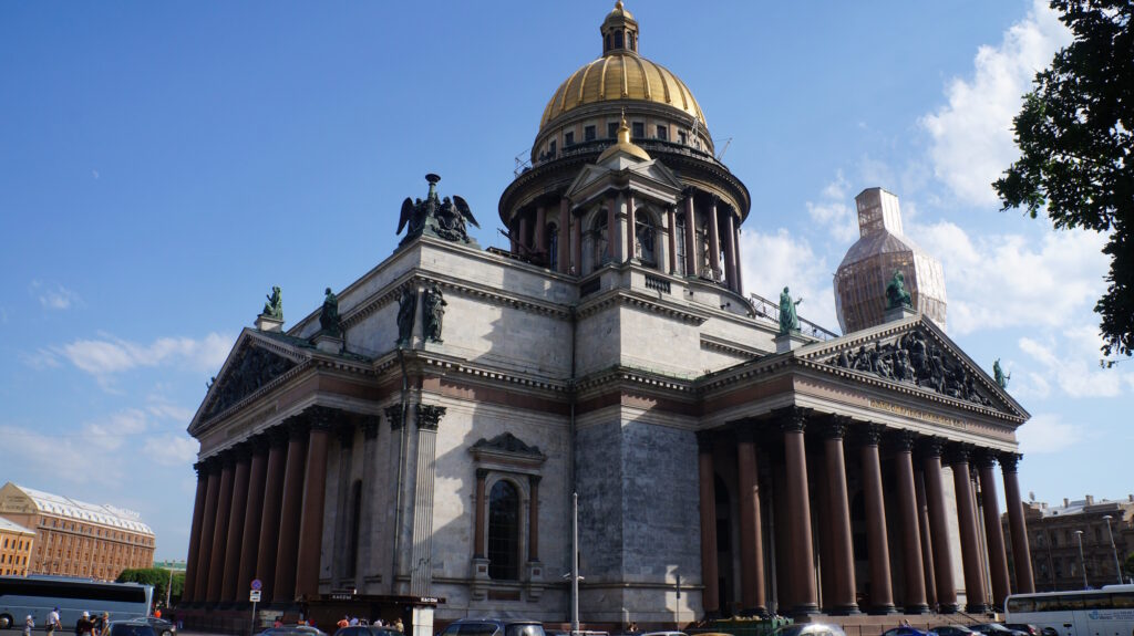 Исаакиевский собор стоит посмотреть, приплыв на Метеоре из Петергофа в Санкт Петербург