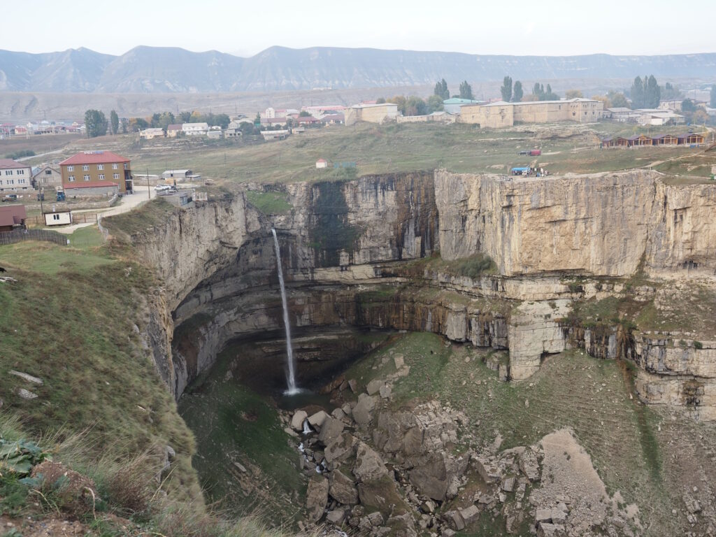 Водопад Тобот, вид со смотровой AVA