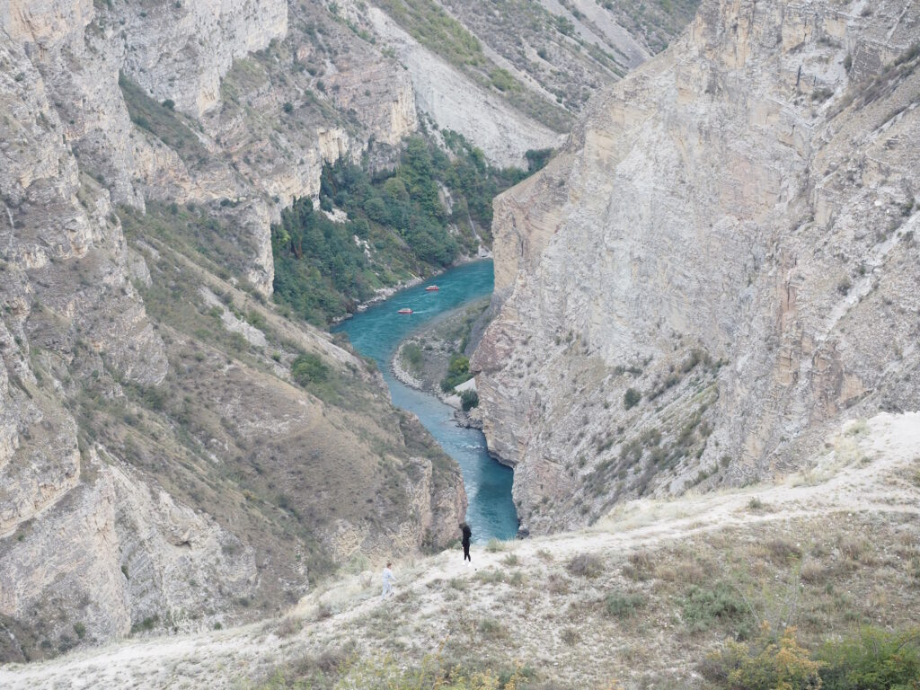 Сулакский каньон неподалеку от Чиркейской плотины