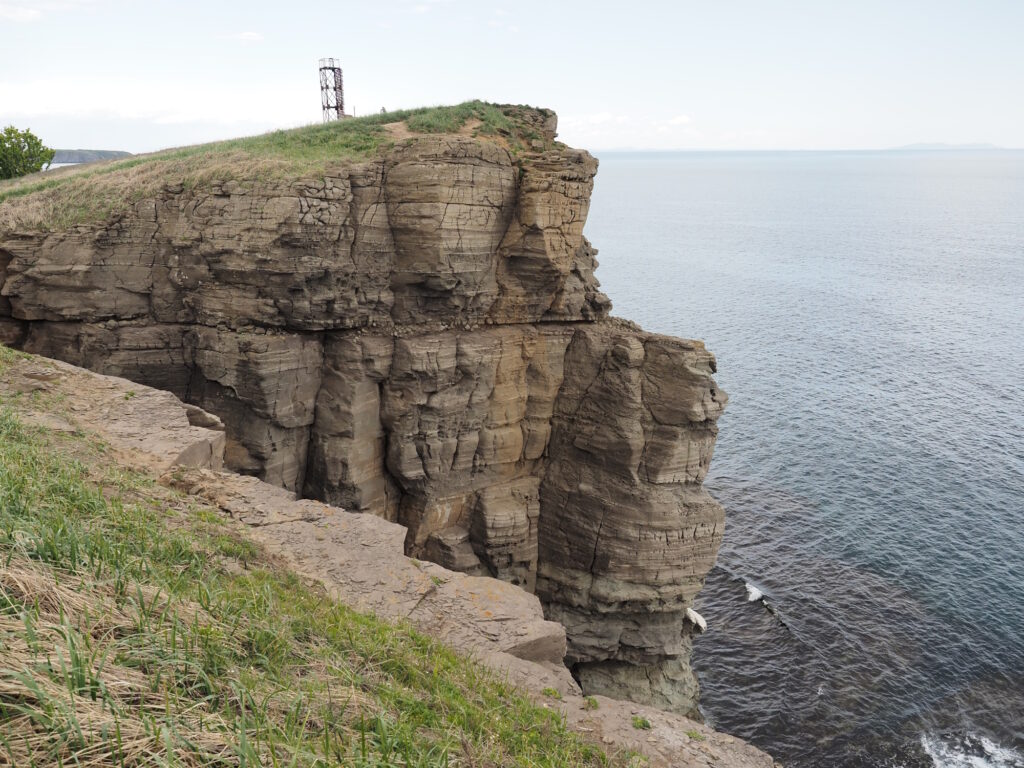 Скалы на мысе Тобизина