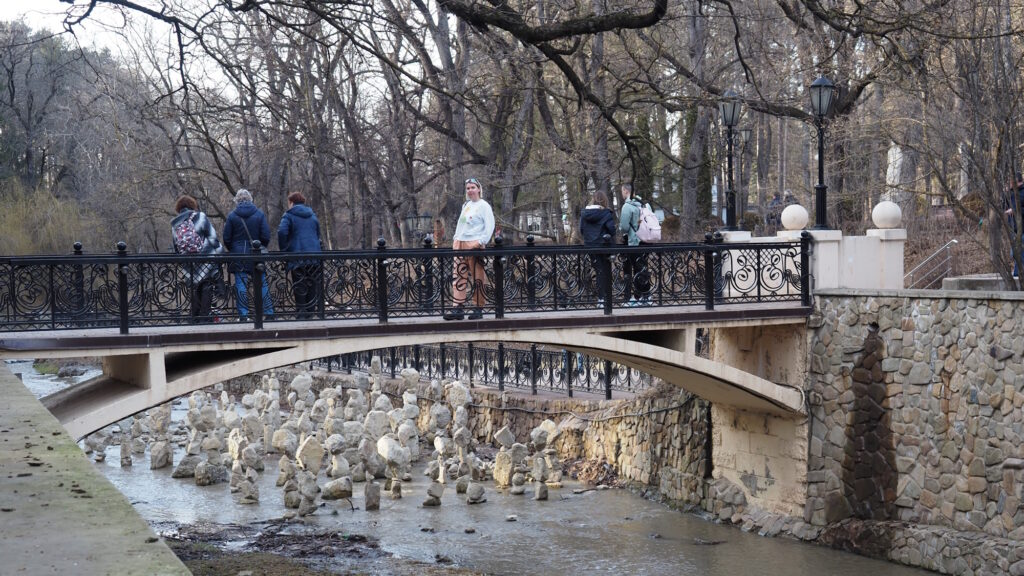 Мост через Ольховку в Кисловодском парке зимой