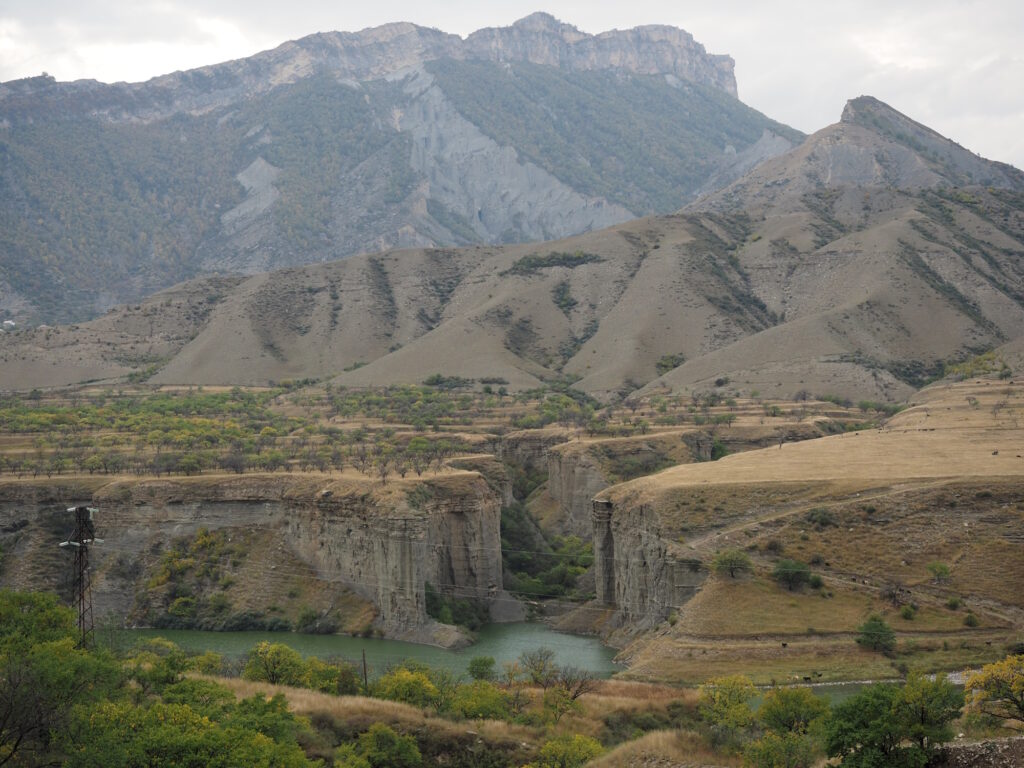 Река Каракойсу и плато Гуниб