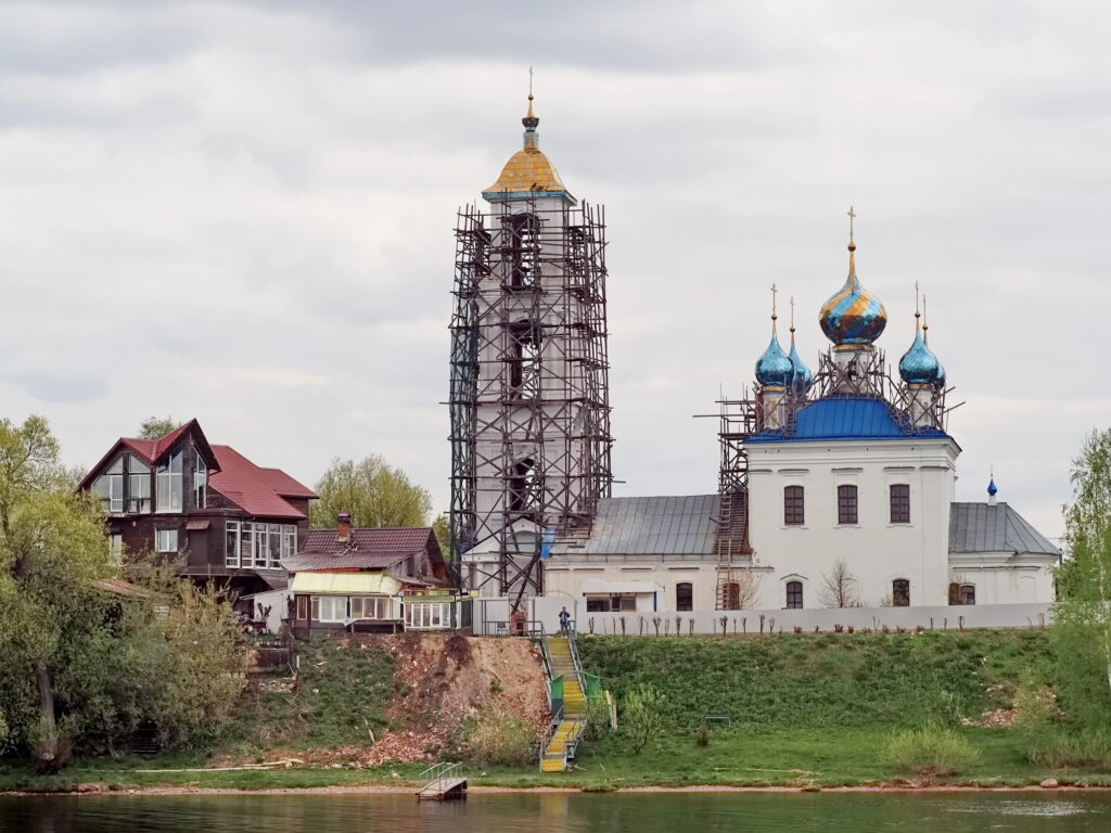 Благовещенская церковь село Прусово, вид с Волги, круиз Нижний Новгород - Москва