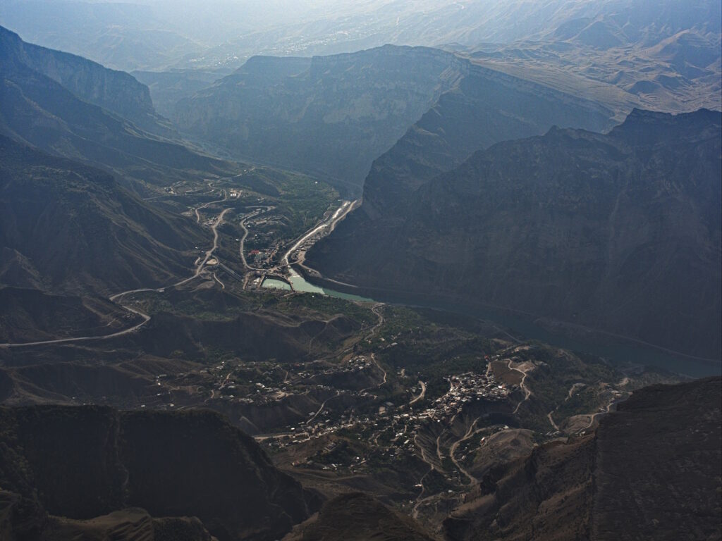 Вид на село Гимры с пика Гагарина