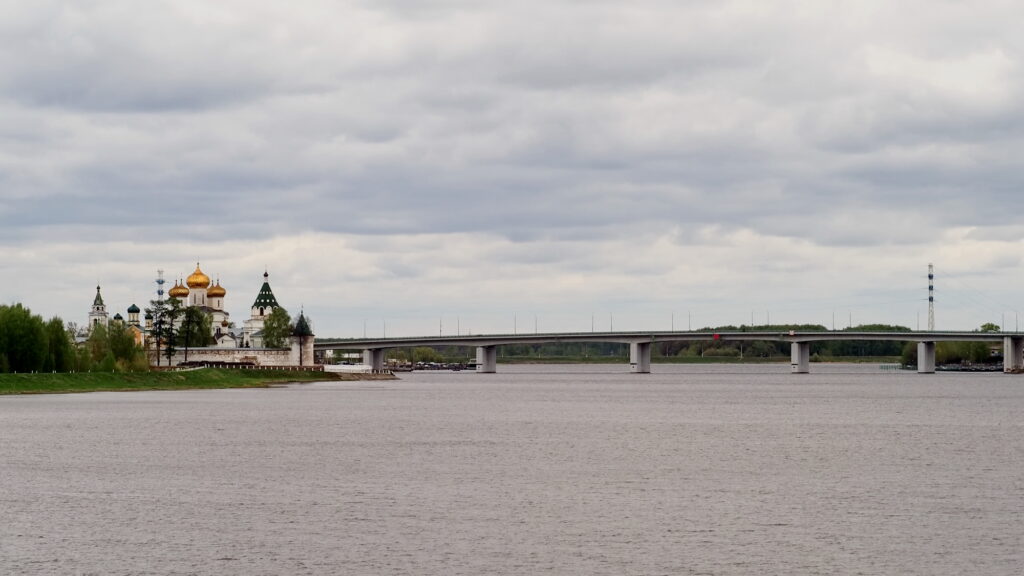 Ипатьевский монастырь, Кострома, вид в с Волги