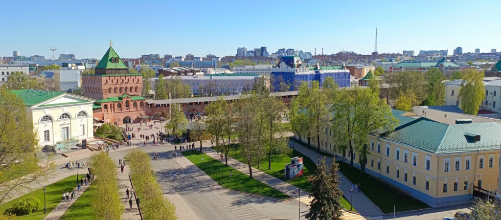 Дмитриевская башня Нижегородского кремля, вид со Спасской колокольни