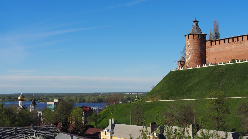 Тайницкая башня Нижегородского кремля, вид из Почаинского сквера