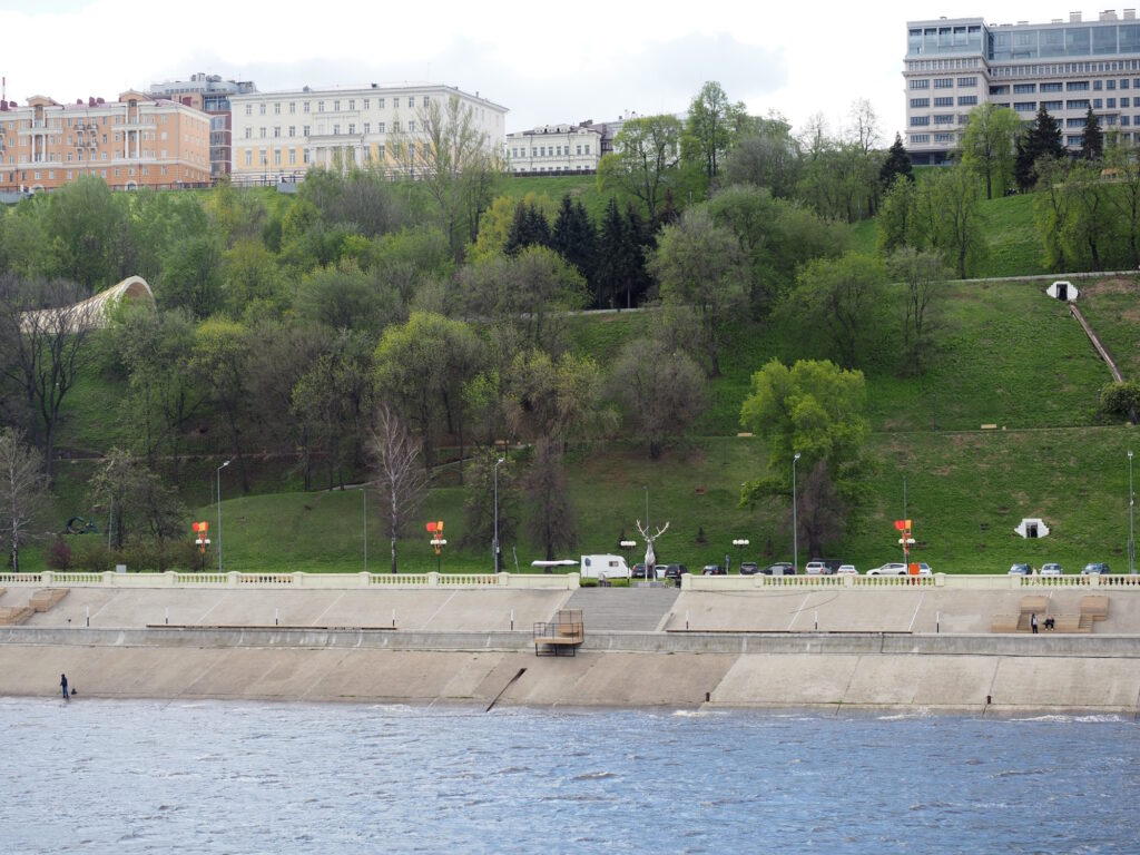 Олень на Нижневолжской набережной