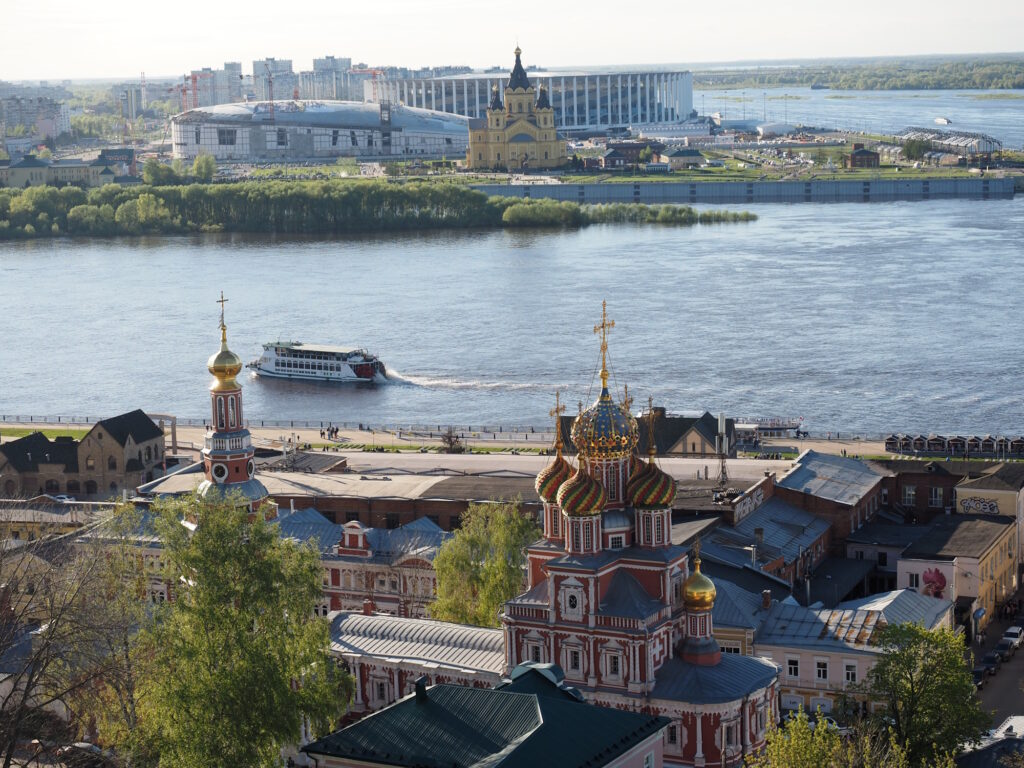 Стрелка и Рождественская церковь