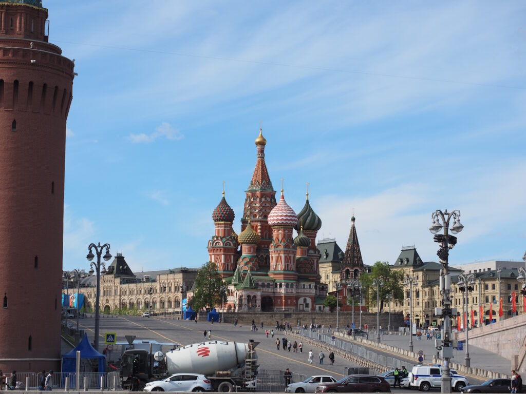 Вид с Москвы-реки на храм Василия Блаженного