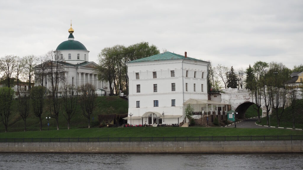 Ильинско-Тихоновская церковь, вид с Волги, Ярославль