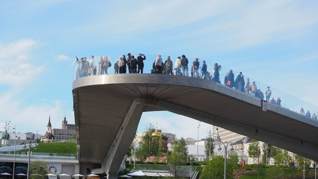 Парящий мост в Зарядье, вид с яхты Рэдиссон