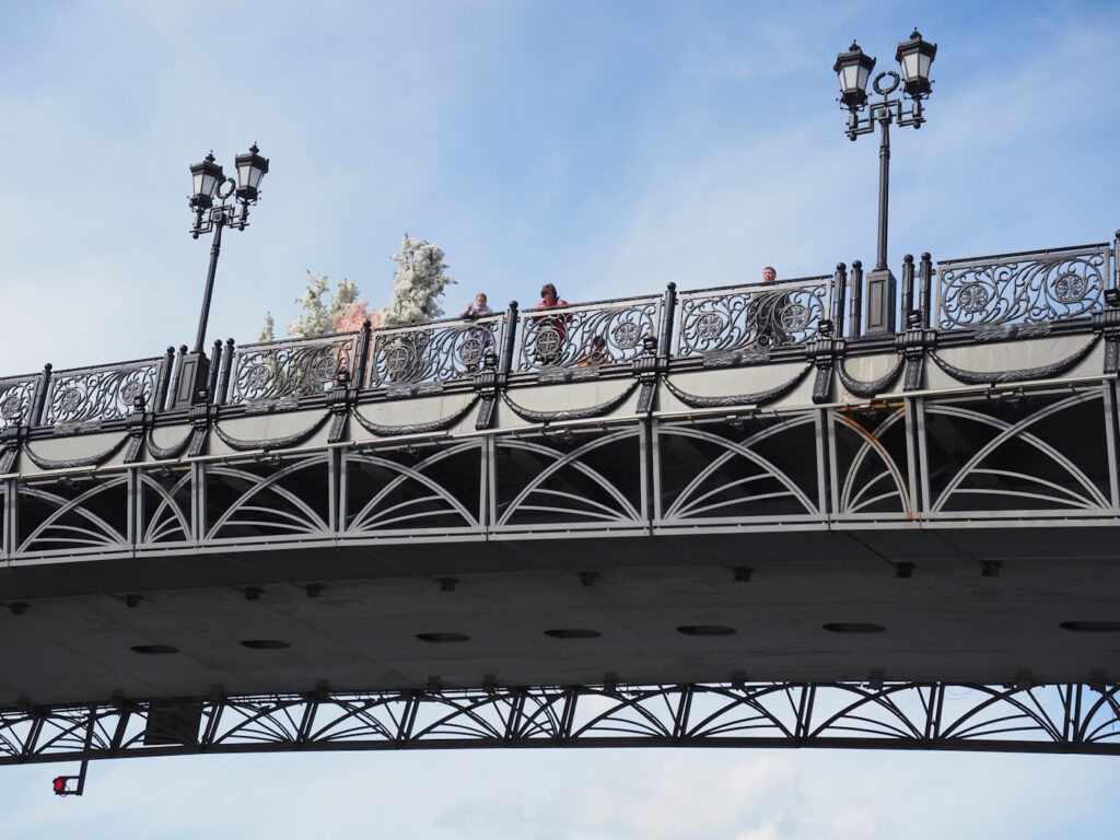 Патриарший мост, вид с яхты на Москве-реке