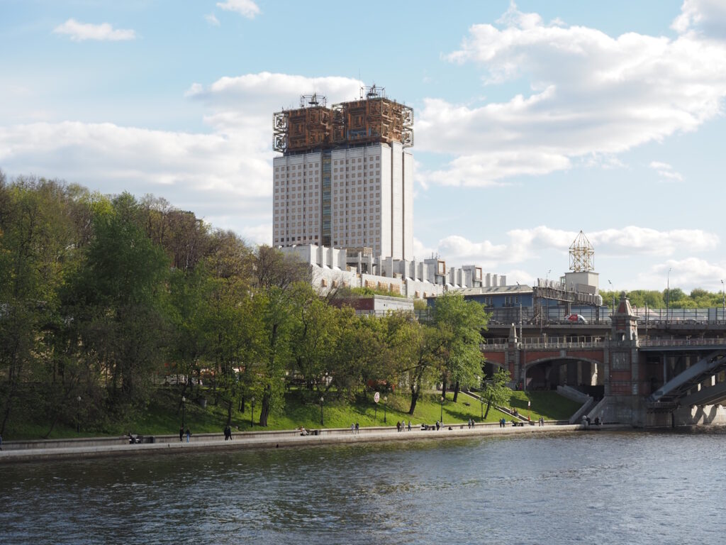 Президиум РАН, вид с Москвы-реки