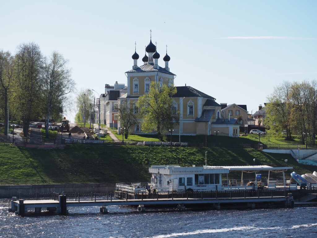 церковь Флора и Лавра, вид с Волги, достопримечательности в Угличе