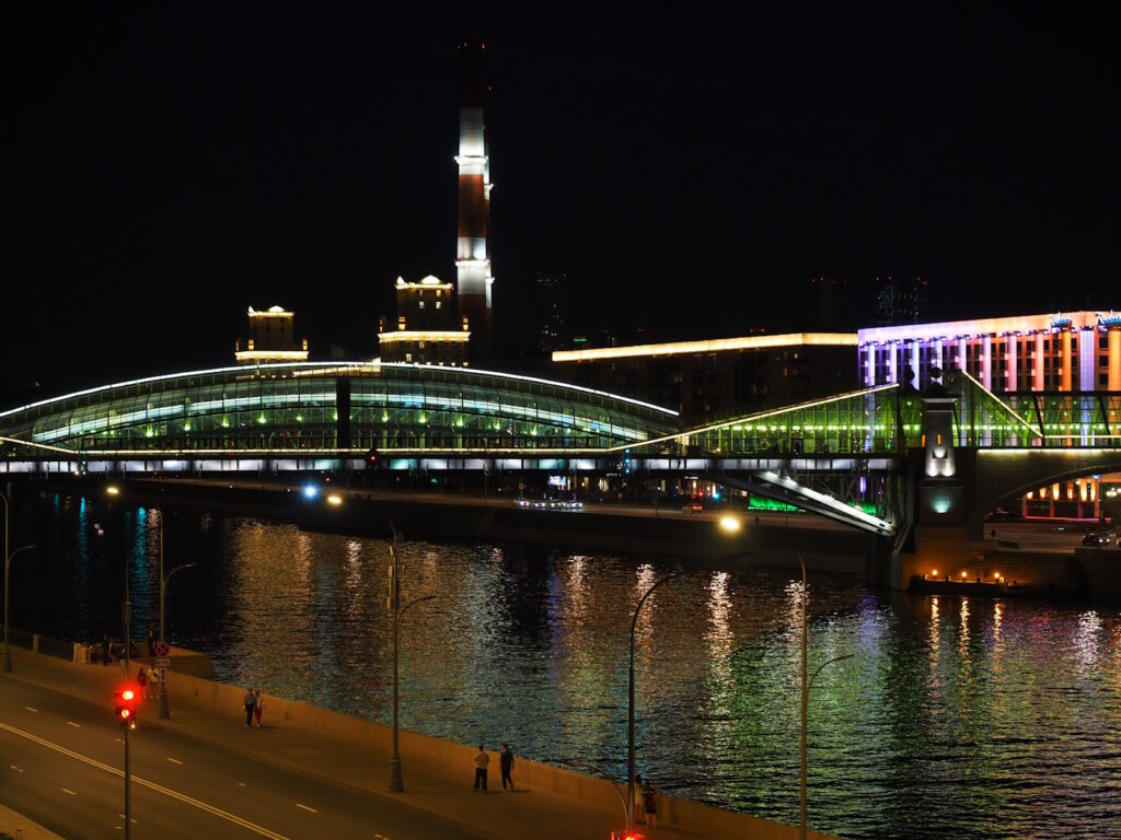 Вид на мост Богдана Хмельницкого с Ростовской набережной, Москва