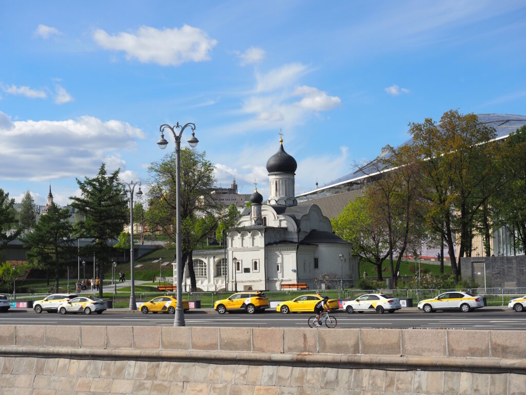 Храм зачатия Анны в Зарядье, вид с яхты Рэдиссон во время прогулки по Москве-реке