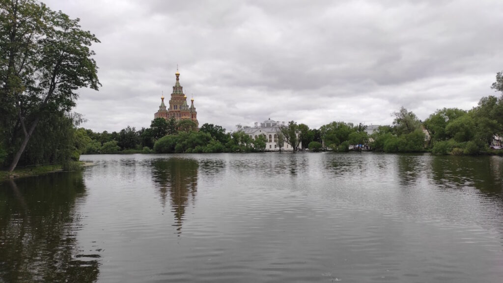 Петропавловский собор, самое высокое здание Петергофа