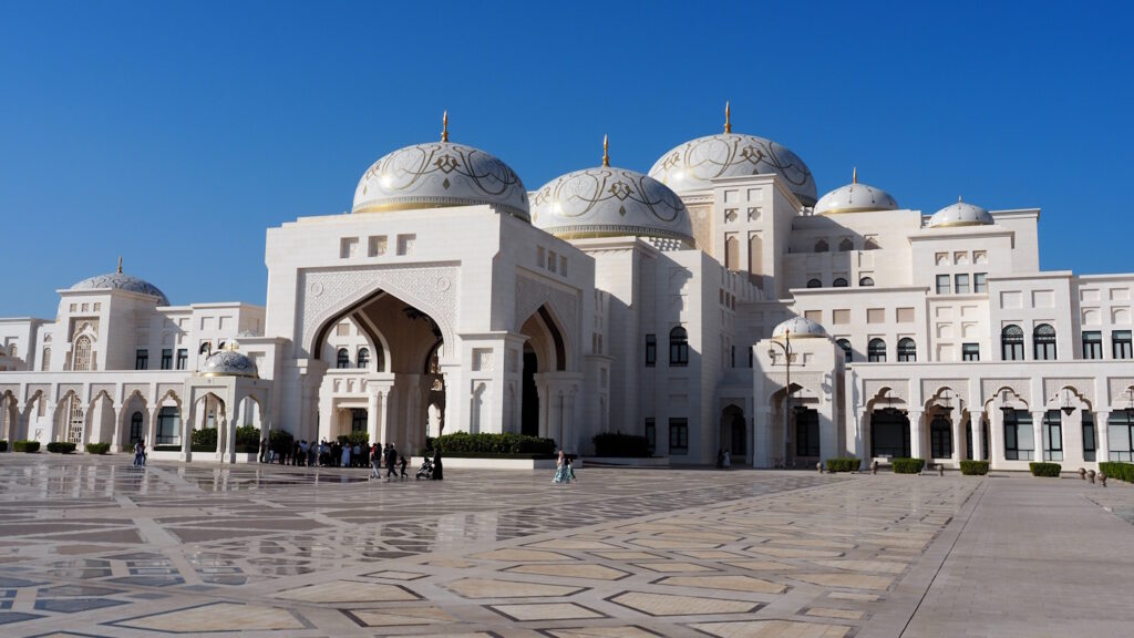 экскурсия в Абу-Даби, президентская резиденция Qasr Al Watan