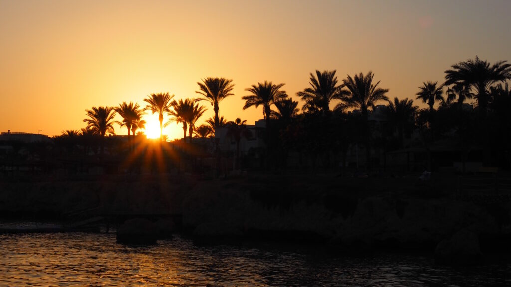 Закат в отеле Sunrise Diamond Beach Resort Шарм Эль Шейх