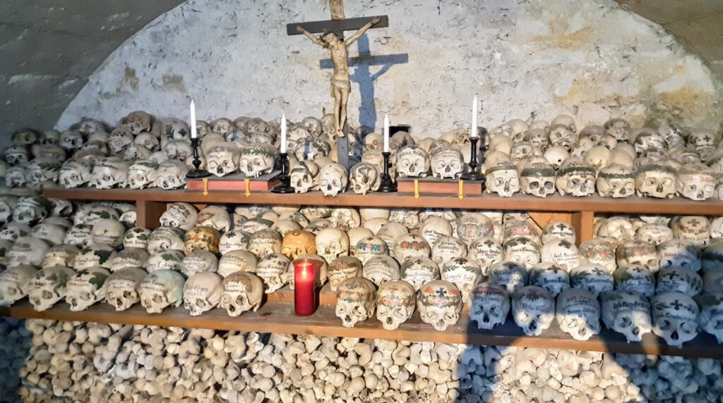 Черепа в костнице, Австрия