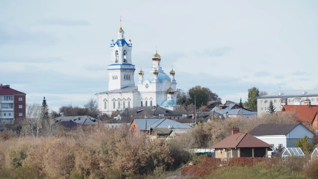Вид на Покровский собор с моста