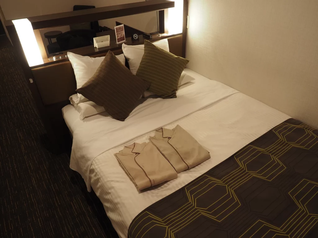 Кровать в номере стандарт в Hotel MyStays