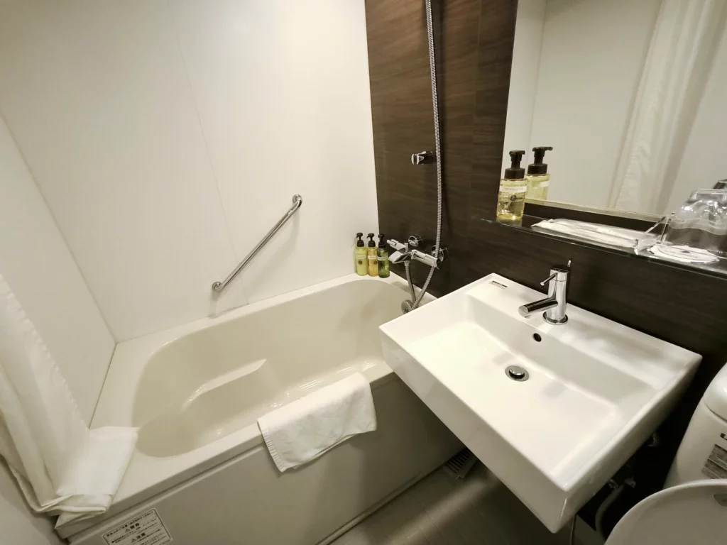 Санузел в номере стандарт в Hotel MyStays