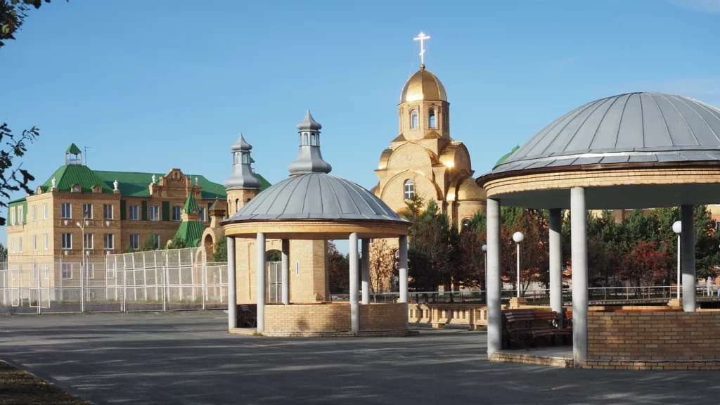 Территория санатория Обуховский
