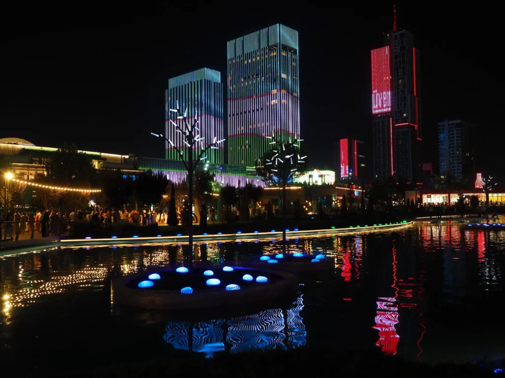 Вечер в парке Tashkent City