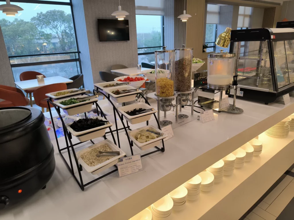 Завтраки в Holiday Inn Express Shanghai Pudong Airport