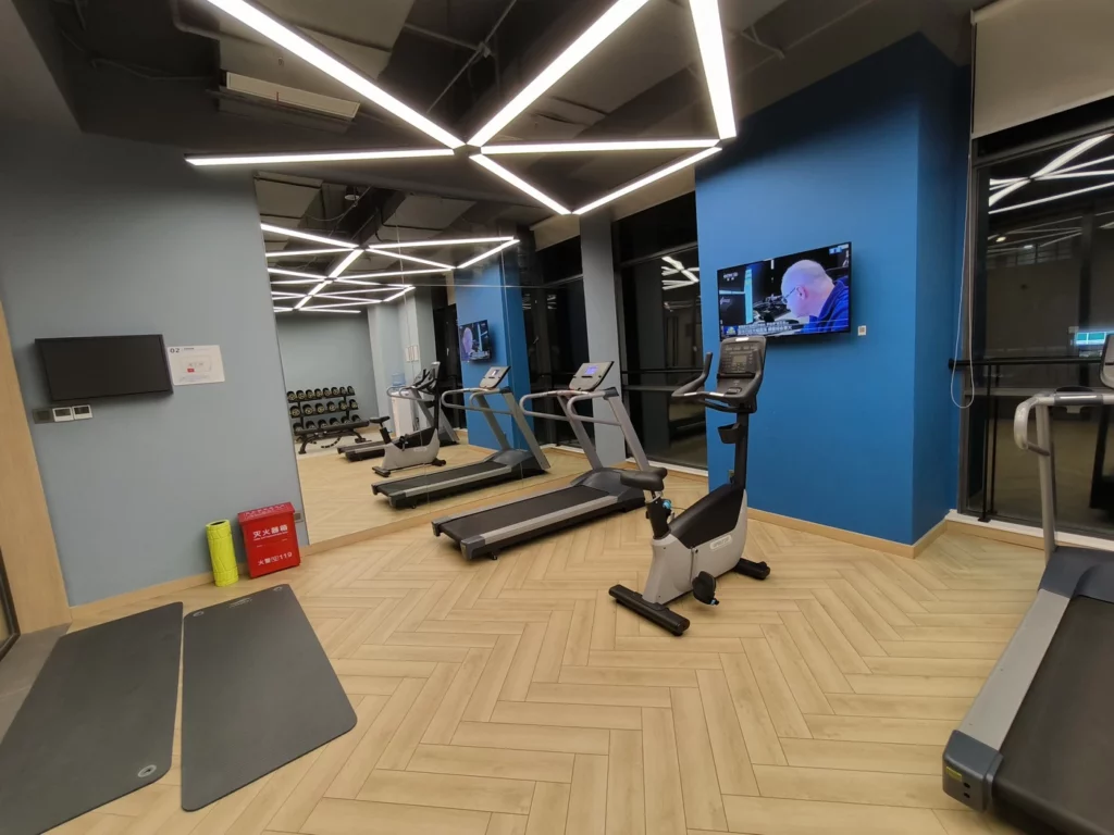 Спортзал в Holiday Inn Express Shanghai Pudong Airport