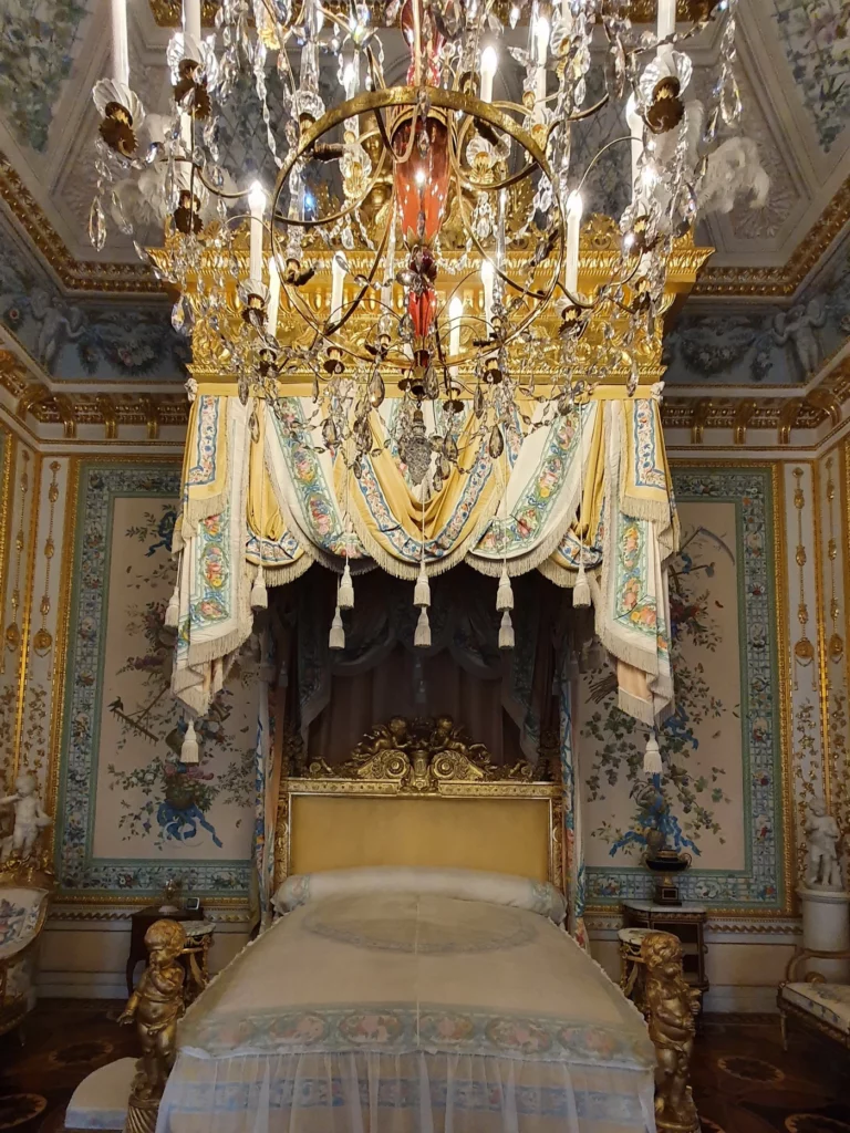 Парадная спальня