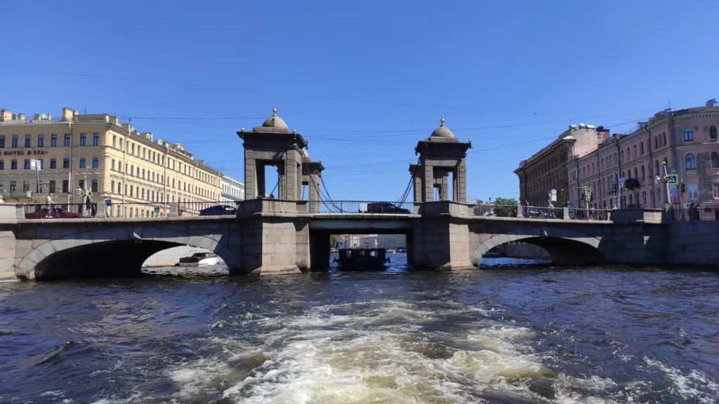 Мост Ломоносова, экскурсия по каналам Санкт Петербурга