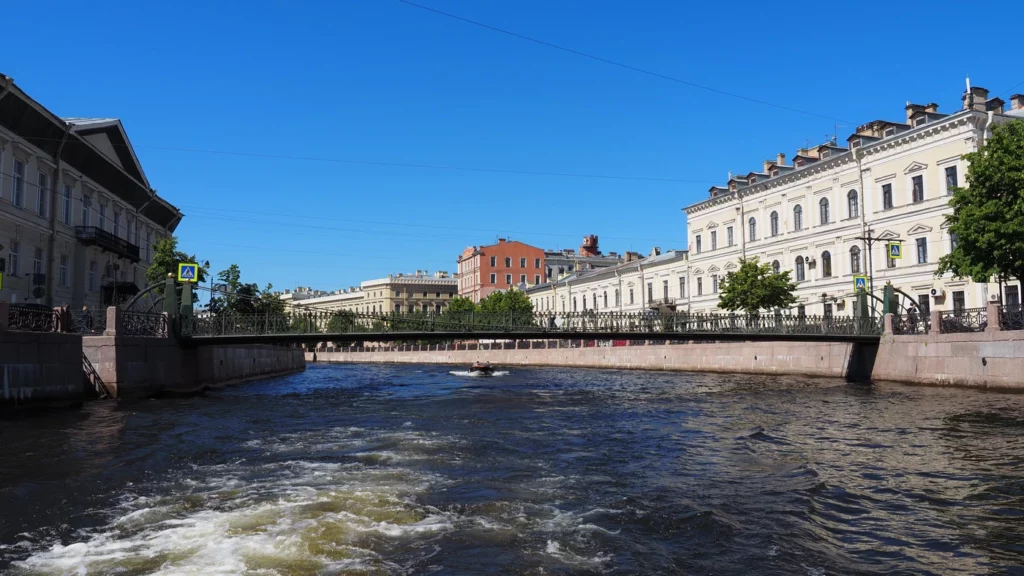 Почтамтский мост, экскурсия по каналам Санкт Петербурга