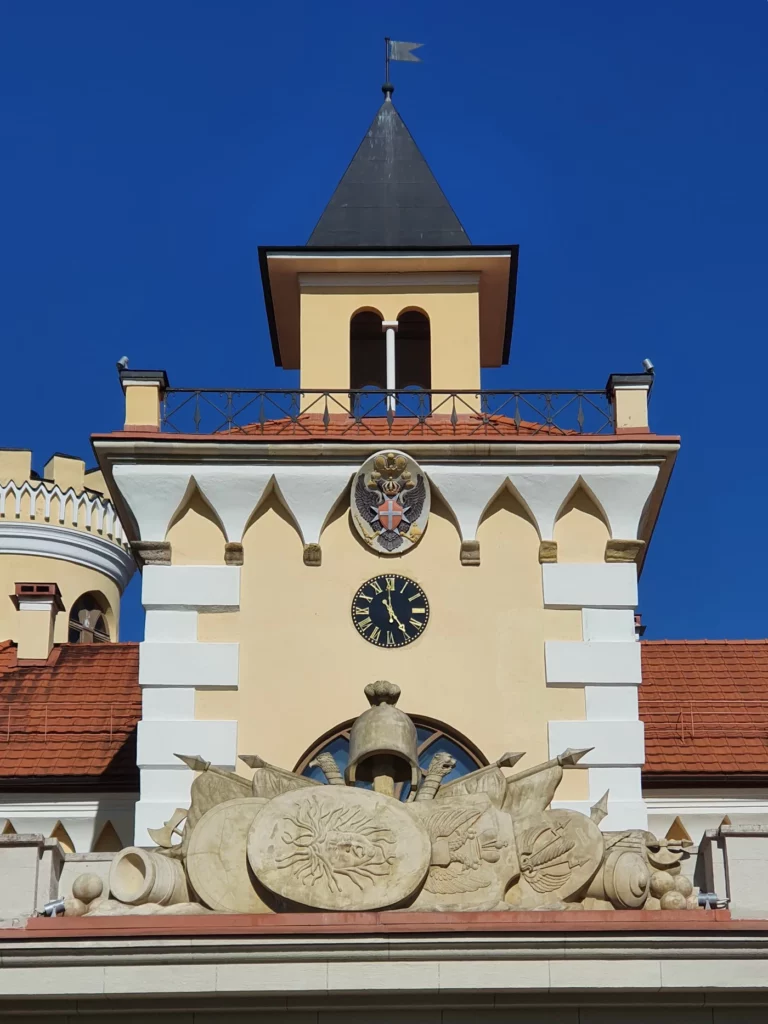 Часы на замке Бип