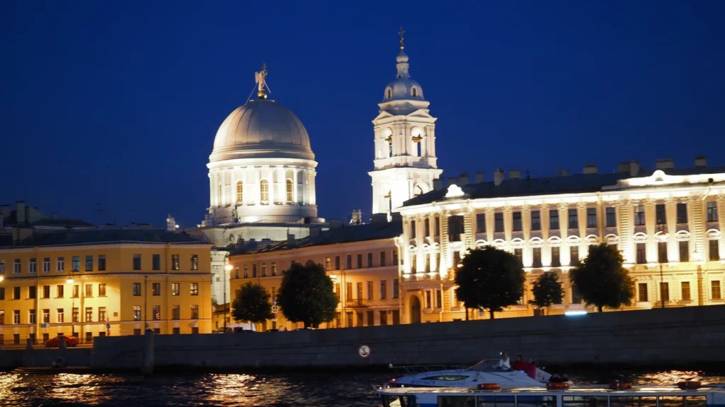 Екатерининская церковь в Санкт-Петербурге, вид с теплохода