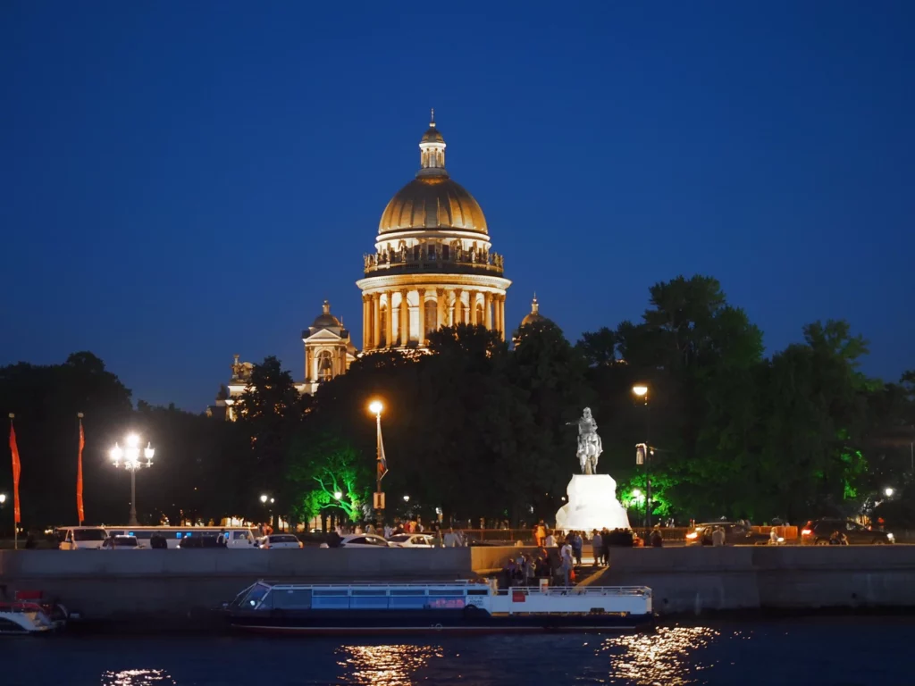 Исаакиевский собор, ночной вид с теплохода