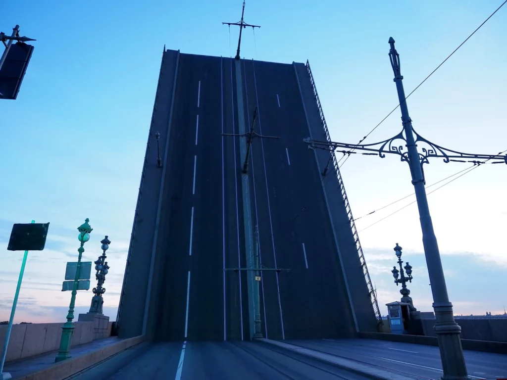 Поднятый Троицкий мост, Санкт-Петербург