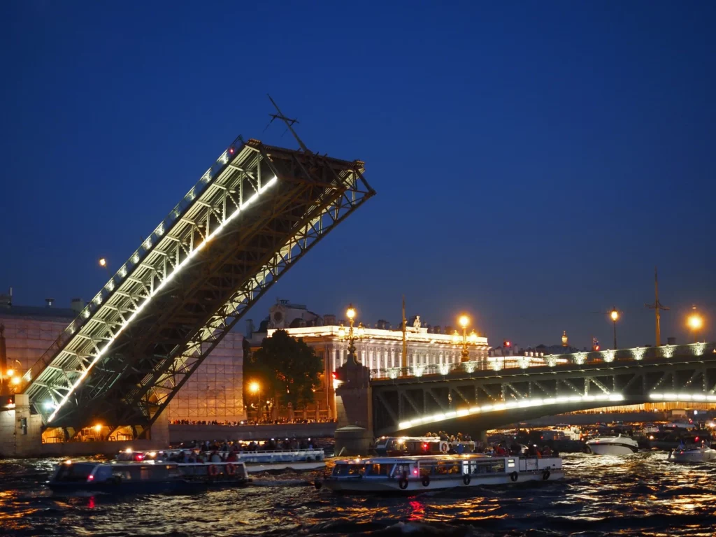 Разведение Троицкого моста