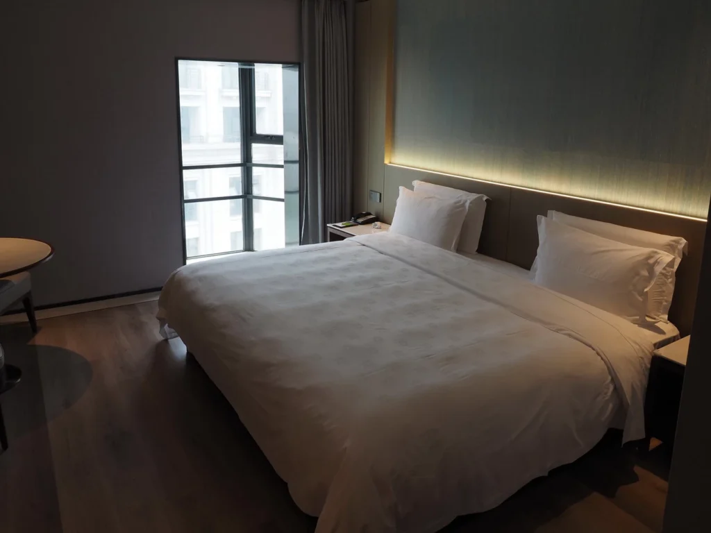 Огромная кровать в Kingtown Hotel Plaza Shanghai