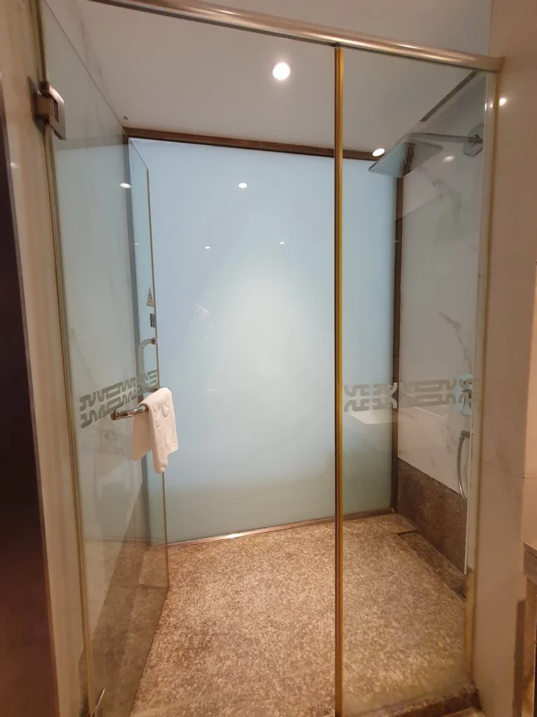 Санузел в улучшенном номере Kingtown Hotel Plaza Shanghai