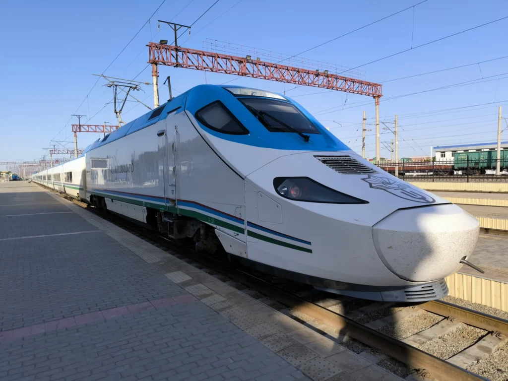 Скоростной поезд Афросиаб