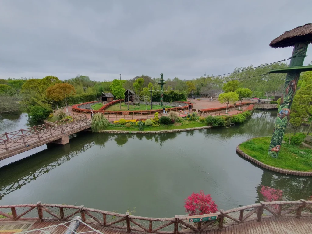 зона орангутанов в Wild Animal Park Shanghai